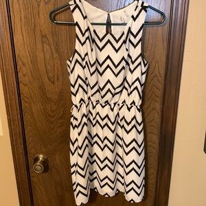 Yahada Small Cream with Black Chevron Sleeveless Dress